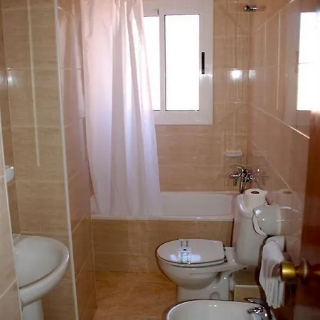 California Aptos 5* Салоу